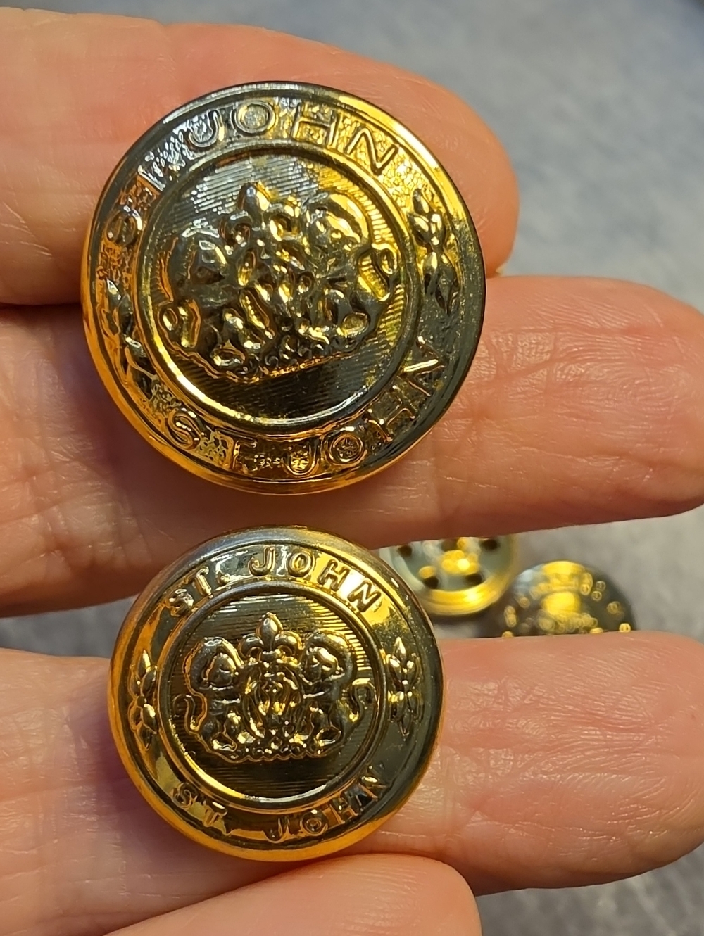 Vintage St. John Lion Crest Gold Tone Replacement Buttons Set 8 3/4” 7/8”